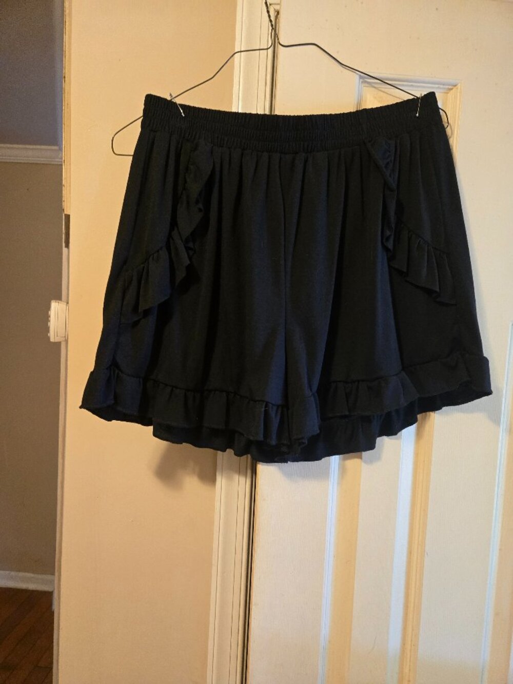 G+E ruffled XL black cotton knit shorts